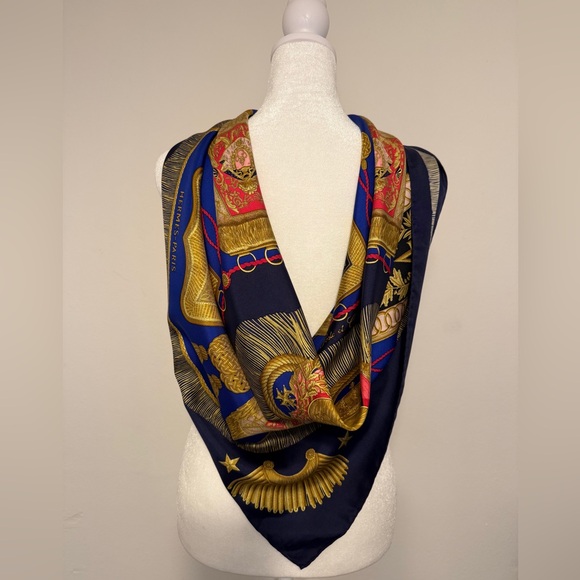 [SOLD]  Authentic Hermès “Poste et Cavalerie” Silk Scarf - Picture 2 of 13